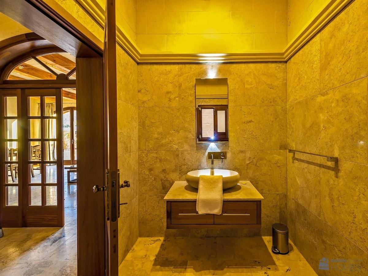 The Almonds Luxury Villa San Lawrenz Exterior photo